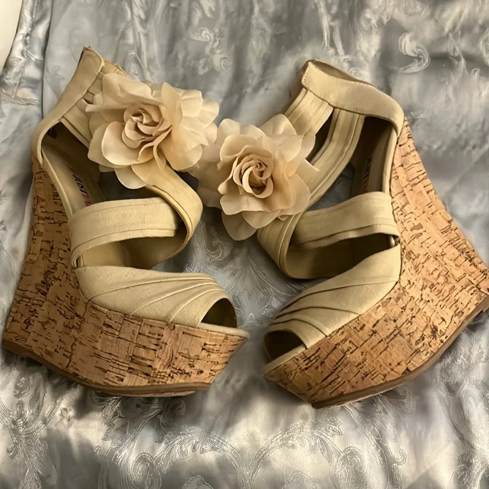 Floral Wedges - Picture 1 of 4